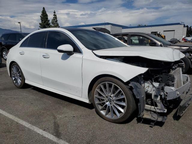 WDD3G4EB2KW025319 Mercedes-Benz A 220