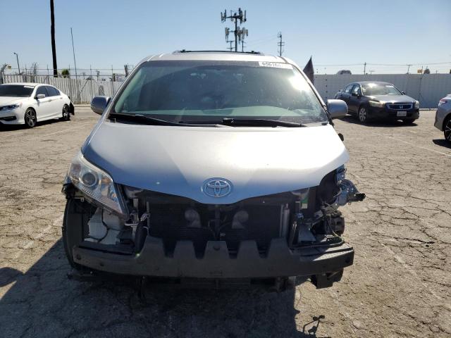 5TDYZ3DC2HS833919 Toyota SIENNA XLE