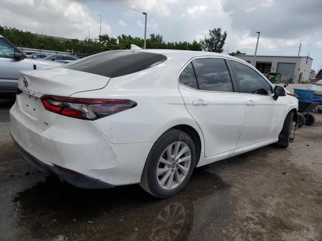 4T1C11AK9MU590385 Toyota Camry LE 3