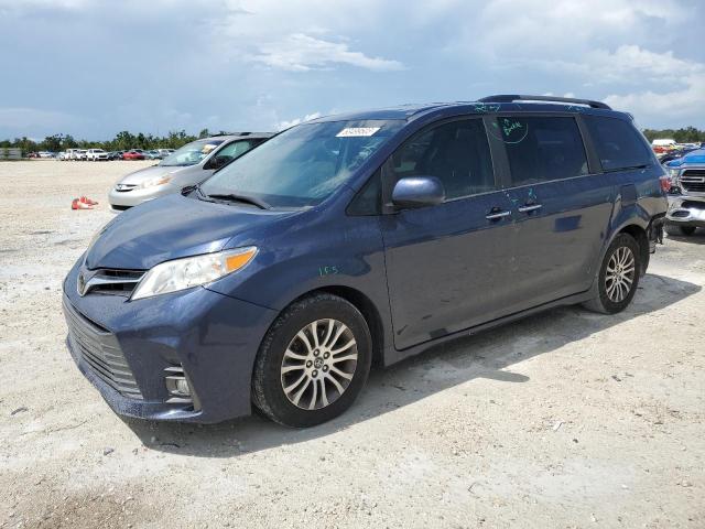 2018 Toyota Sienna XLE