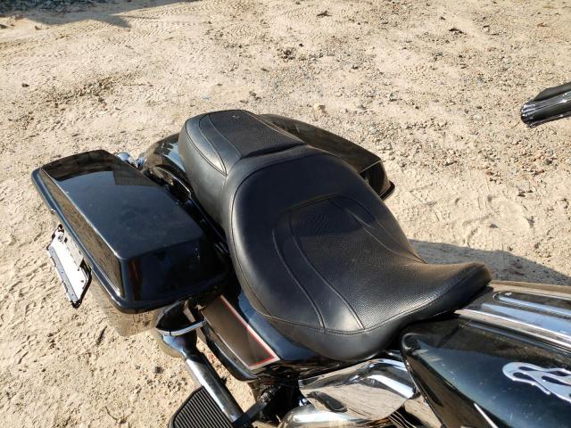 2011 HARLEY-DAVIDSON FLTRU 1HD1KGM18BB645379