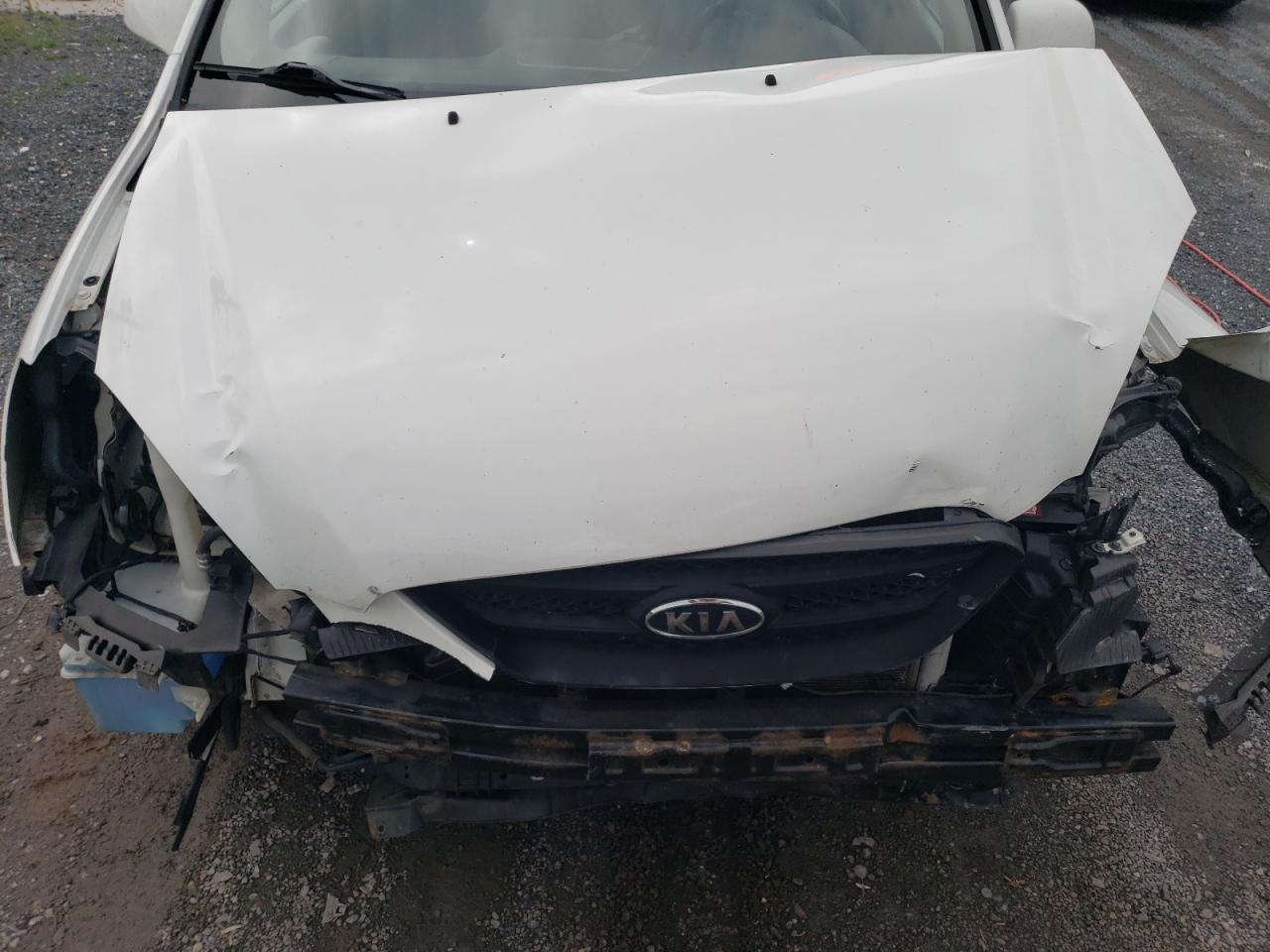 KNAFG528697241665 2009 Kia Rondo Base