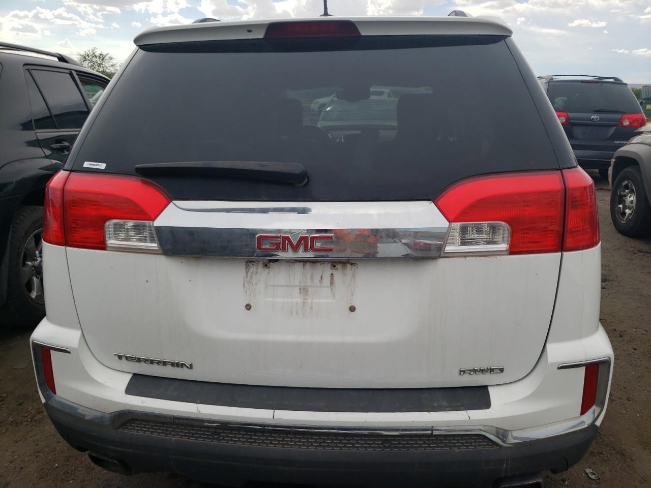 2GKFLUE37G6136062 2016 GMC Terrain Slt