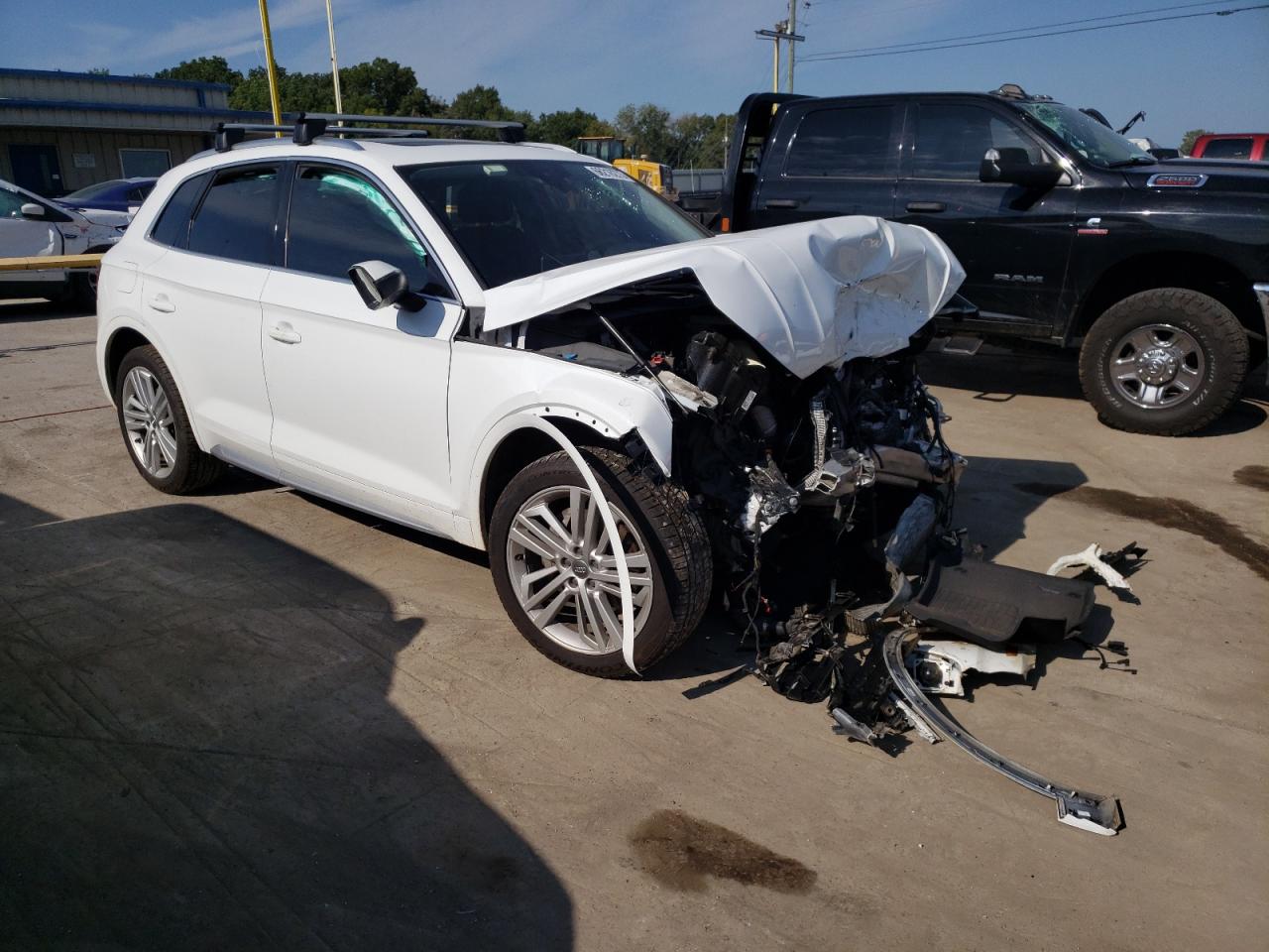 WA1CNAFY9J2228015 2018 Audi Q5 Prestige