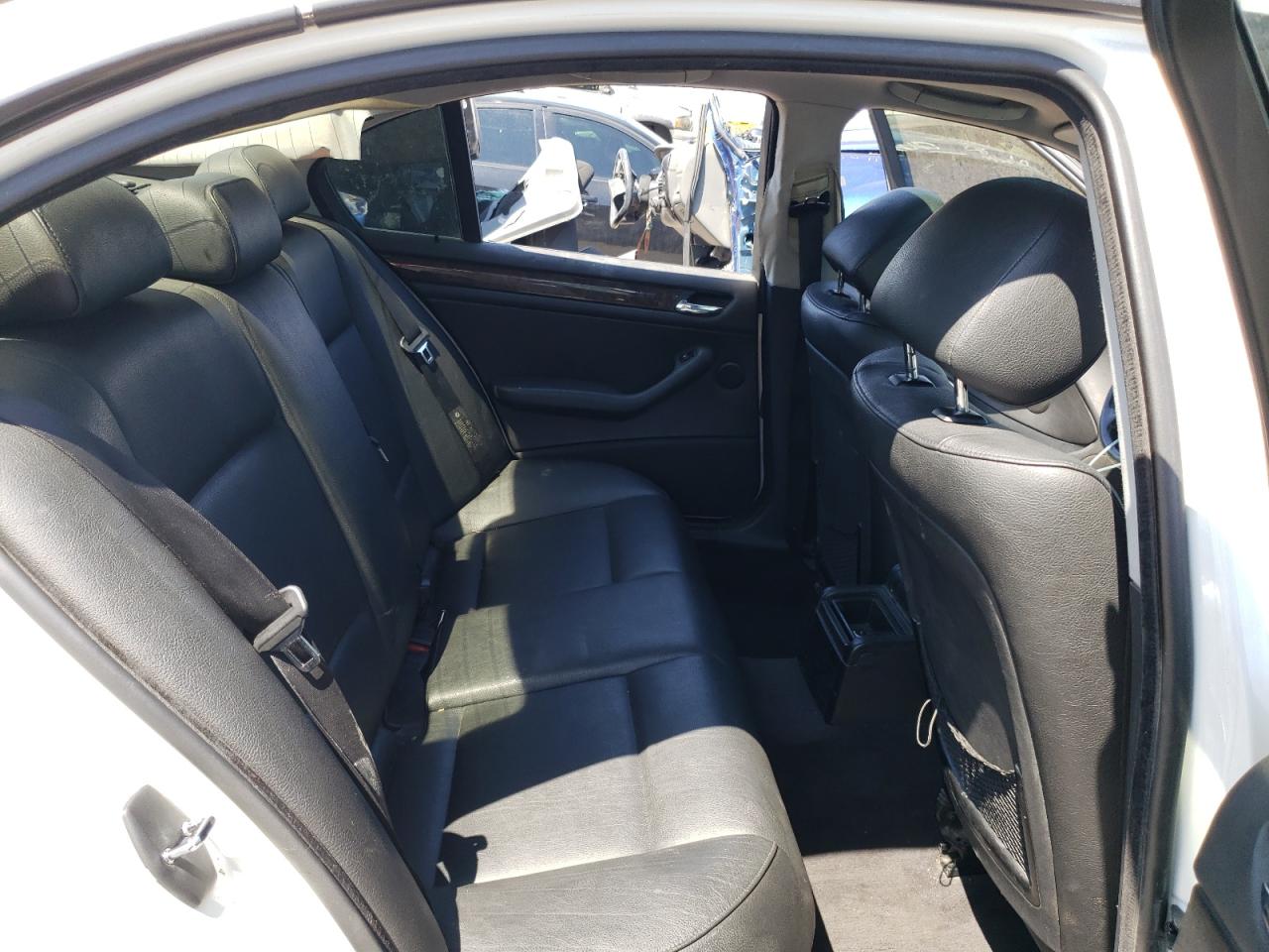 WBAEV33424KR29170 2004 BMW 325 I