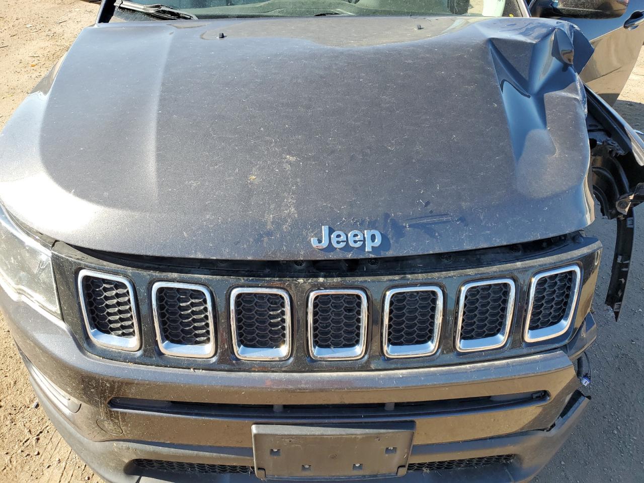 3C4NJDBB8JT325217 2018 Jeep Compass Latitude