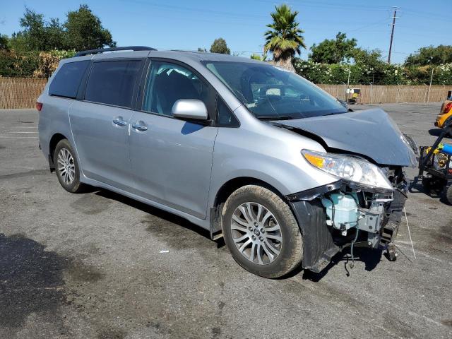 5TDYZ3DC5JS935978 Toyota SIENNA XLE
