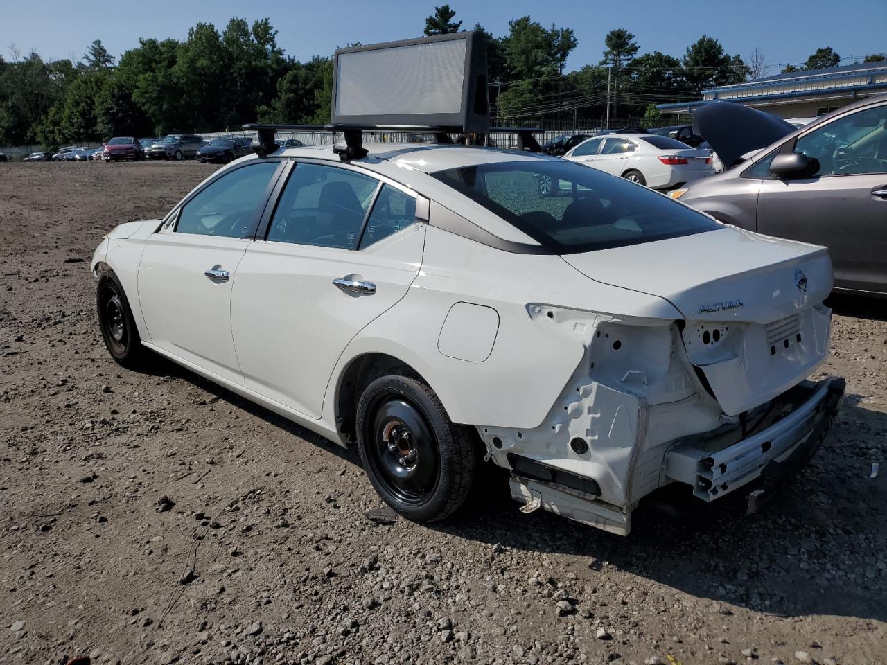 1N4BL4BV4NN352501 Nissan Altima S 2