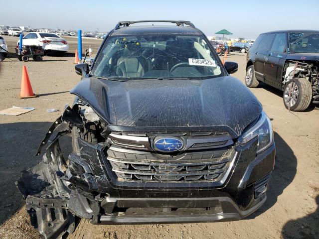JF2SKAPC8PH429943 Subaru Forester Limited