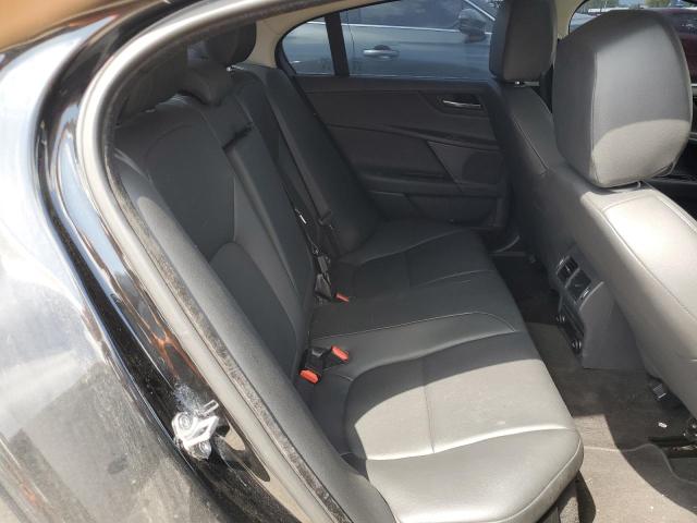 SAJAD4BG2HA969574 Jaguar XE PREMIUM