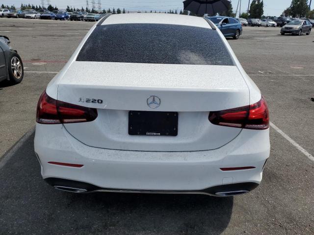 WDD3G4EB2KW025319 Mercedes-Benz A 220