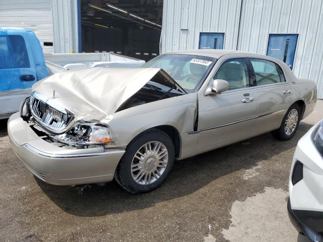 2011 Lincoln Town Car Signature Limited