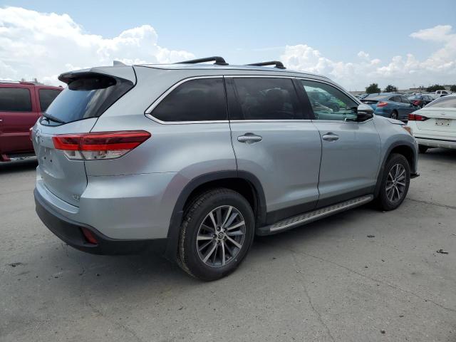 5TDKZRFHXKS570071 Toyota Highlander  3