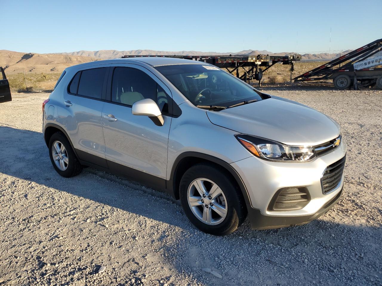 3GNCJKSB4LL178061 Chevrolet Trax LS 4