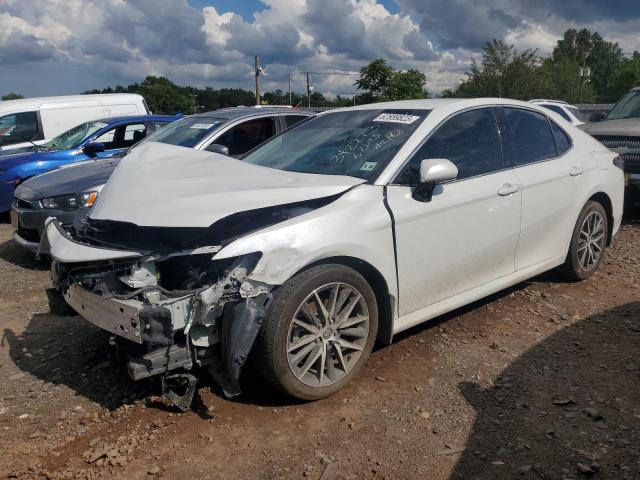 4T1F11BK2NU048901 Toyota Camry XLE