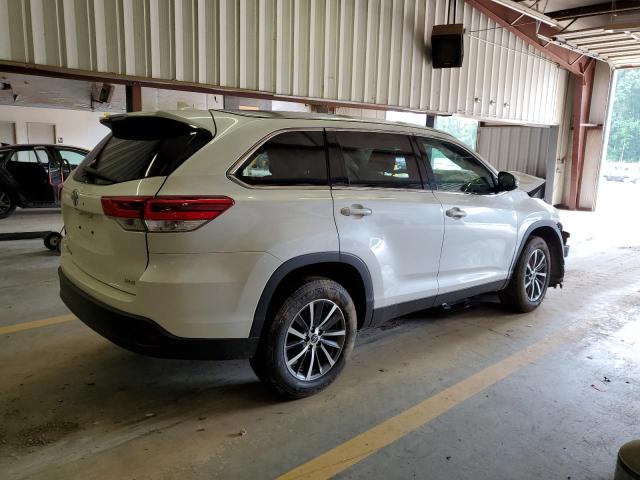 VIN 5TDKZRFH6KS568589 2019 Toyota Highlander, SE no.3