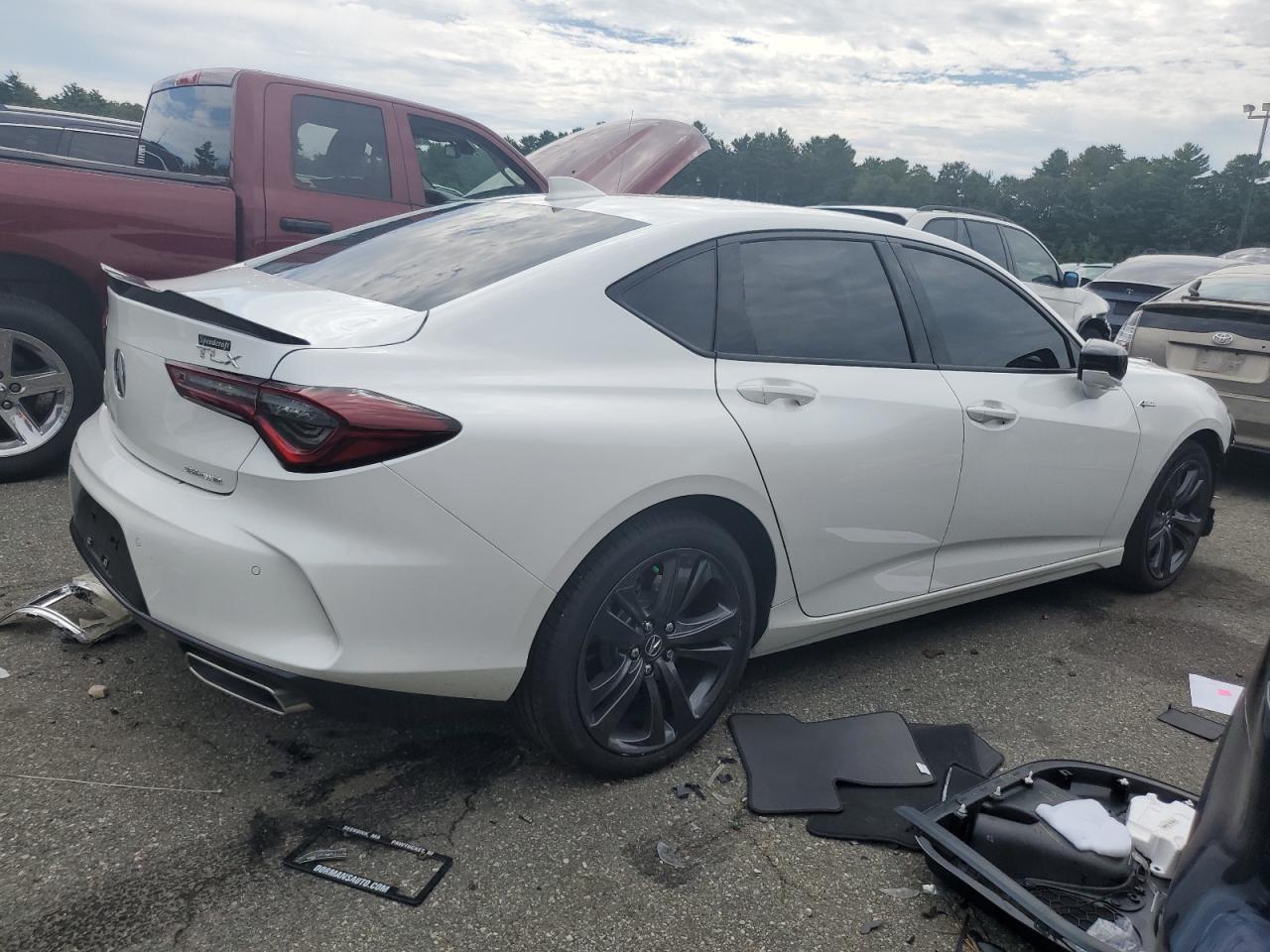 19UUB6F57NA003174 Acura TLX TECH A 3