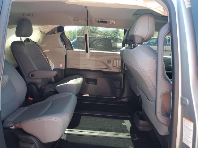 5TDYSKFC4NS050981 Toyota SIENNA XLE