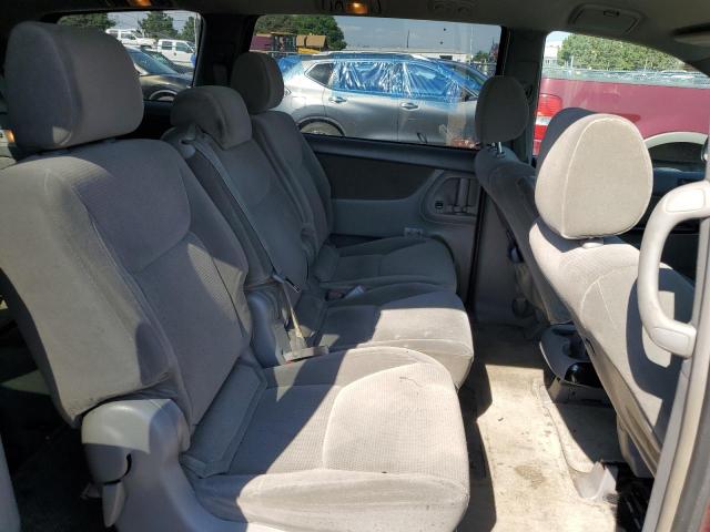 2004 Toyota Sienna - Image 11