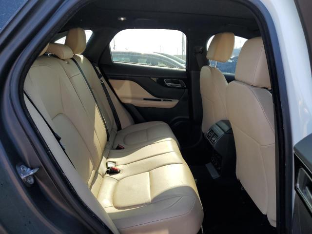 SADCJ2BV7HA070460 Jaguar F-pace Premium