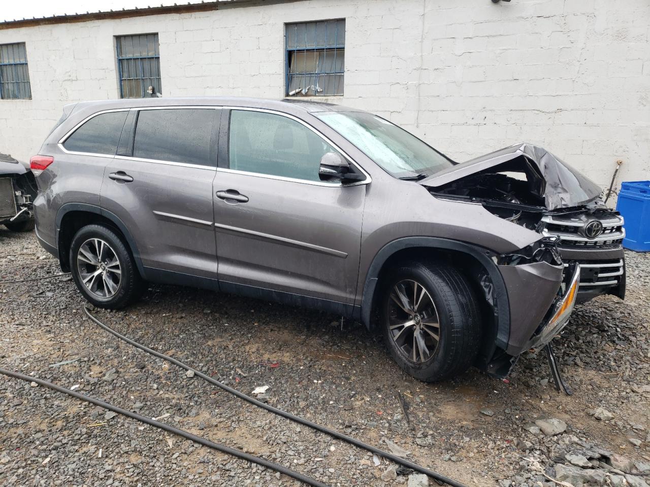 5TDBZRFH8KS966225 2019 Toyota Highlander Le