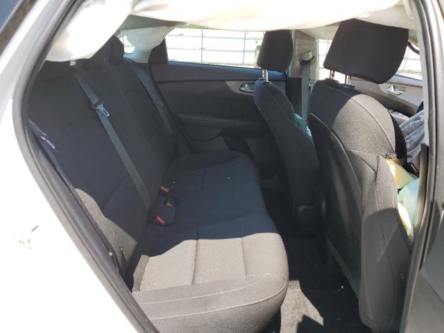 3KPF24AD8ME396673 KIA FORTE FE