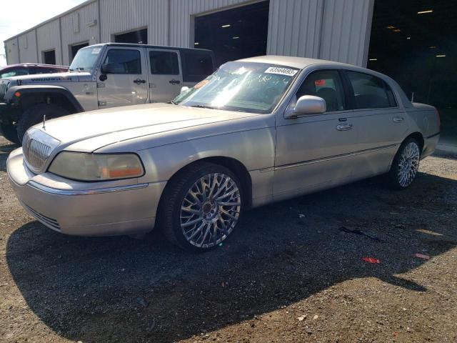 2003 Lincoln Town Car Executive