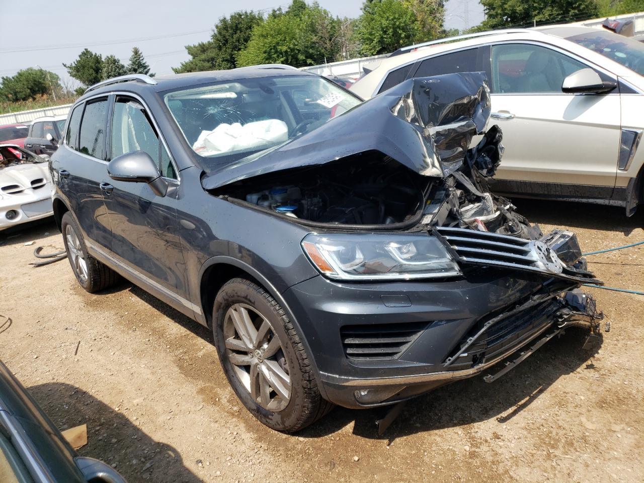 2015 Volkswagen Touareg V6 vin: WVGEF9BP0FD008132