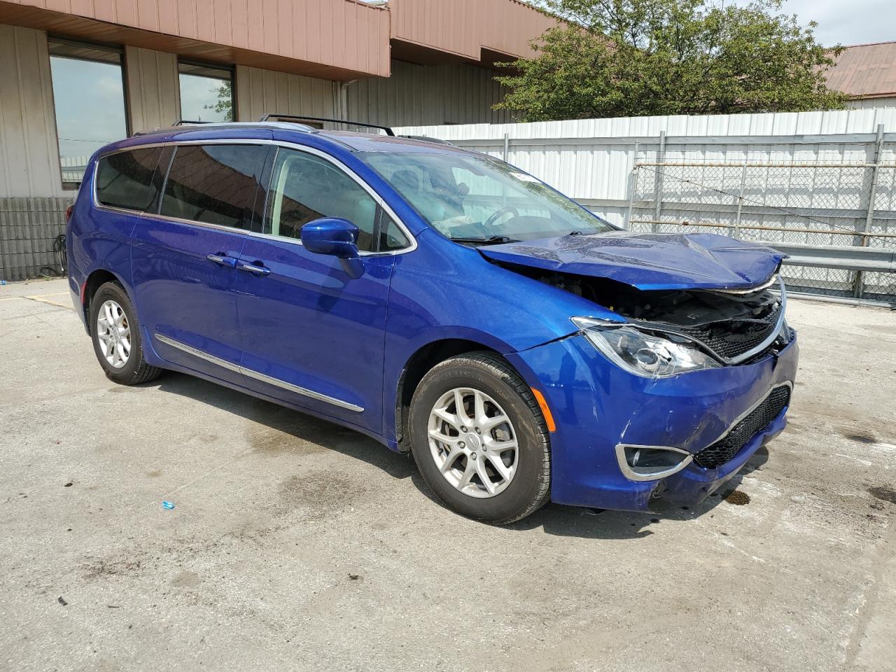 2C4RC1BGXLR275688 Chrysler Pacifica T 4