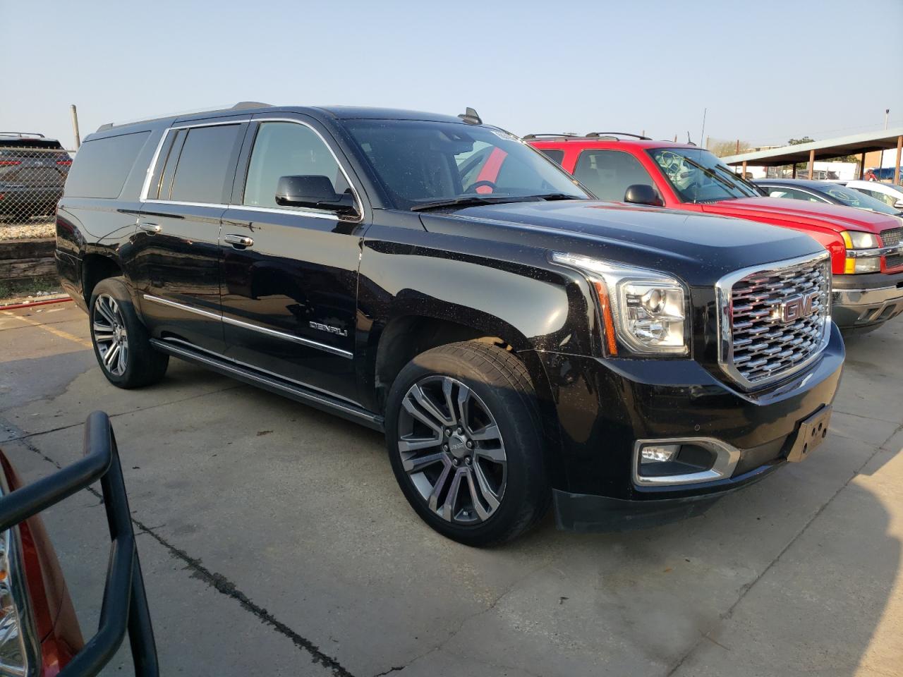 2018 GMC Yukon Xl Denali vin: 1GKS2HKJ1JR354635