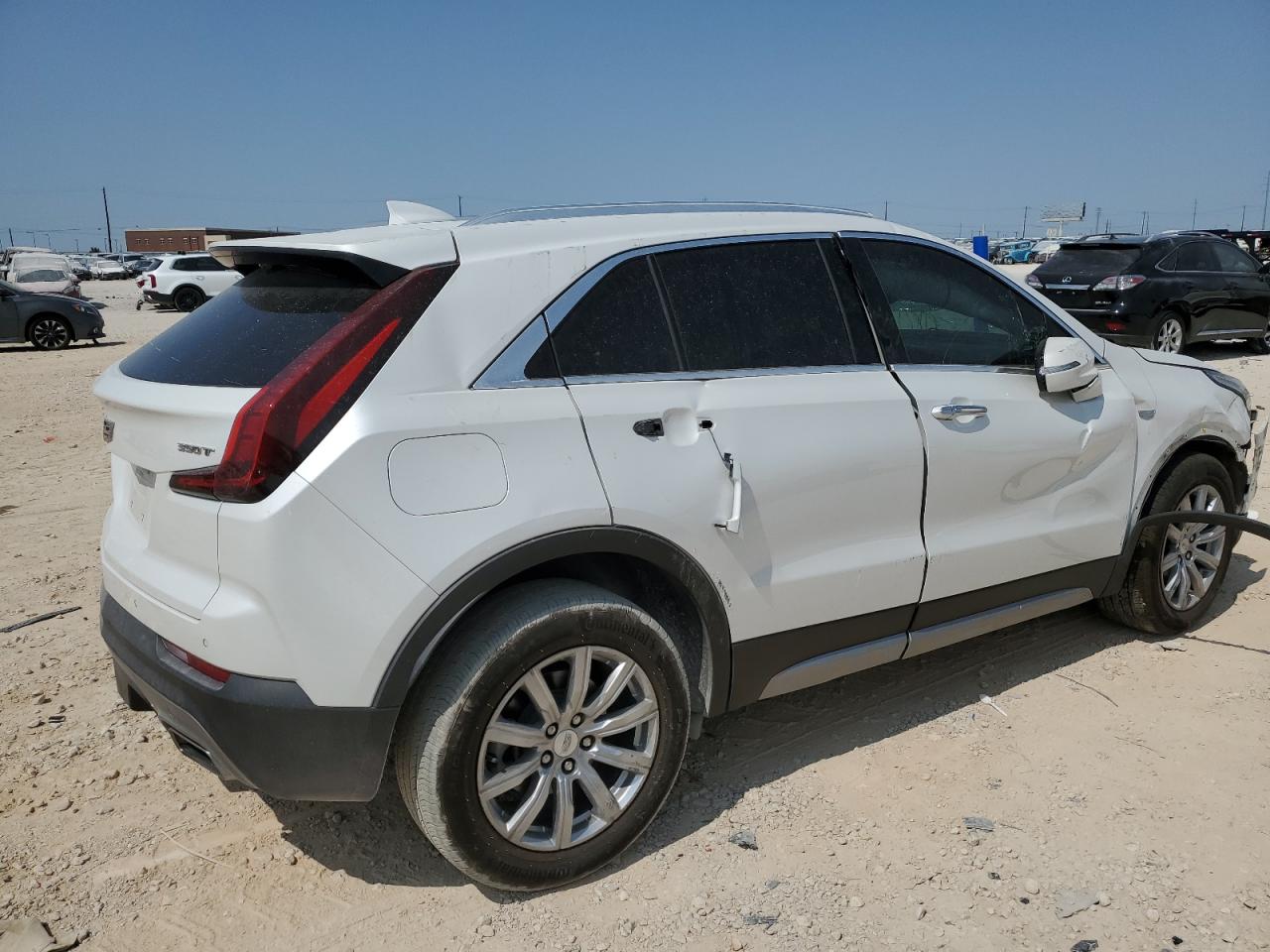 1GYFZDR46MF045776 Cadillac XT4 PREMIU 3