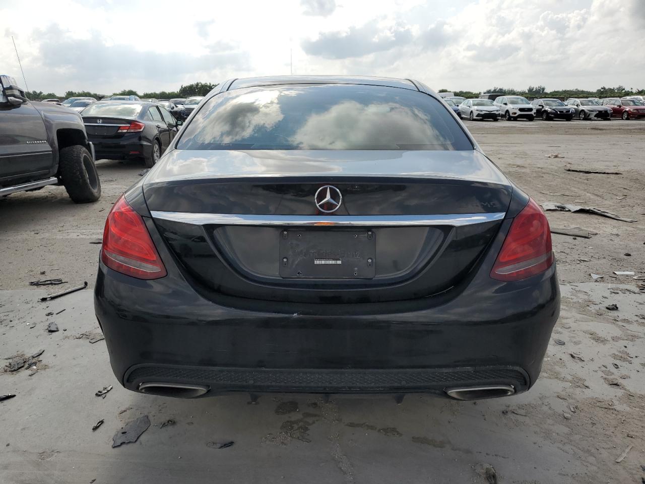 2015 Mercedes-Benz C 400 4Matic vin: 55SWF6GB5FU032793