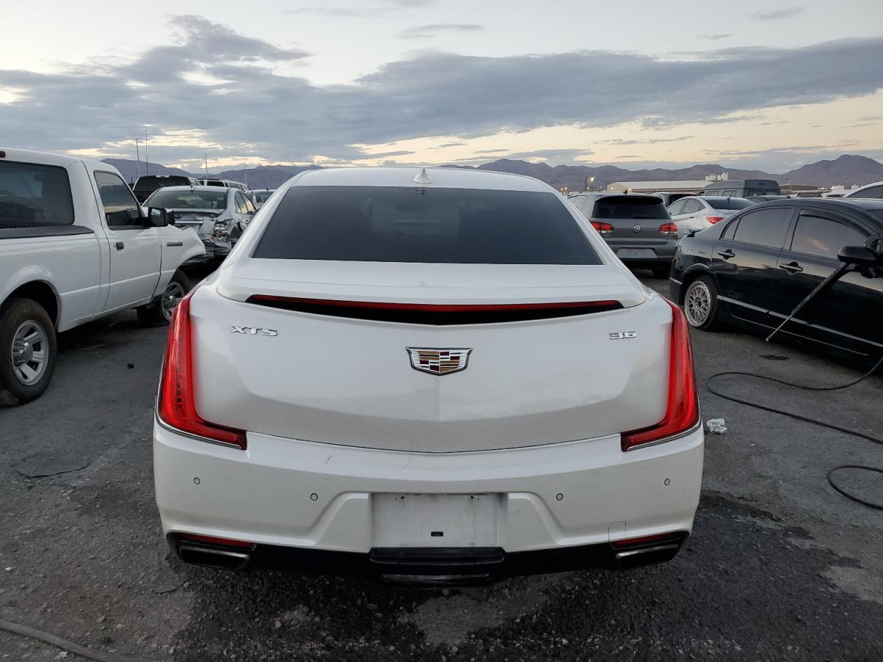 2019 Cadillac Xts Luxury vin: 2G61M5S38K9135588