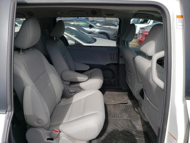 5TDDZ3DC0KS217223 2019 Toyota Sienna Xle