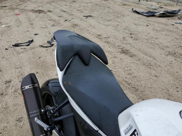 2021 APRILIA TUONO V4 1 ZD4KZUA06MS000121