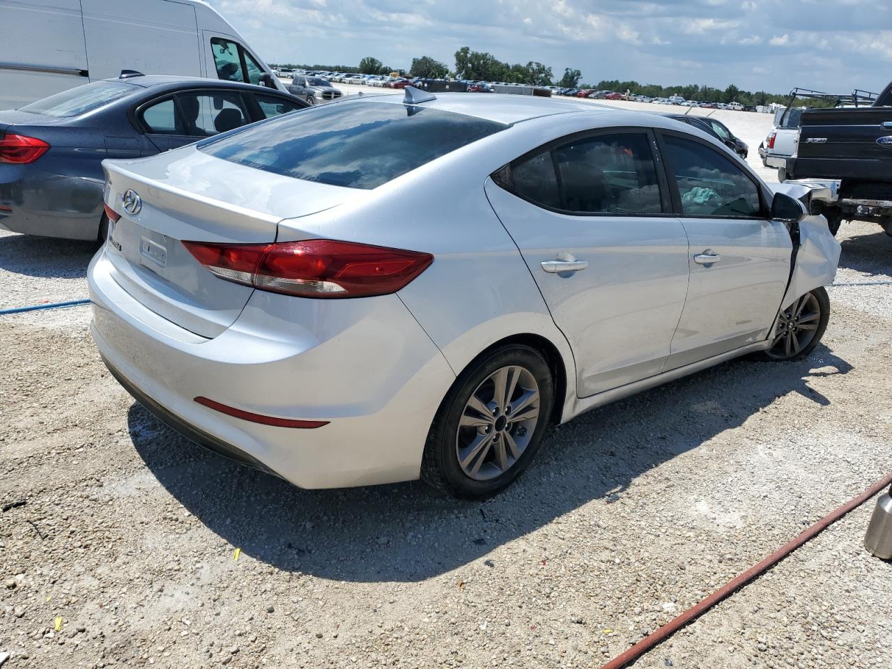 2017 Hyundai Elantra Se vin: 5NPD84LF2HH028849