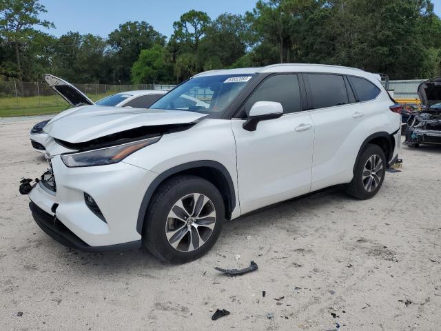 2022 Toyota Highlander Hybrid XLE