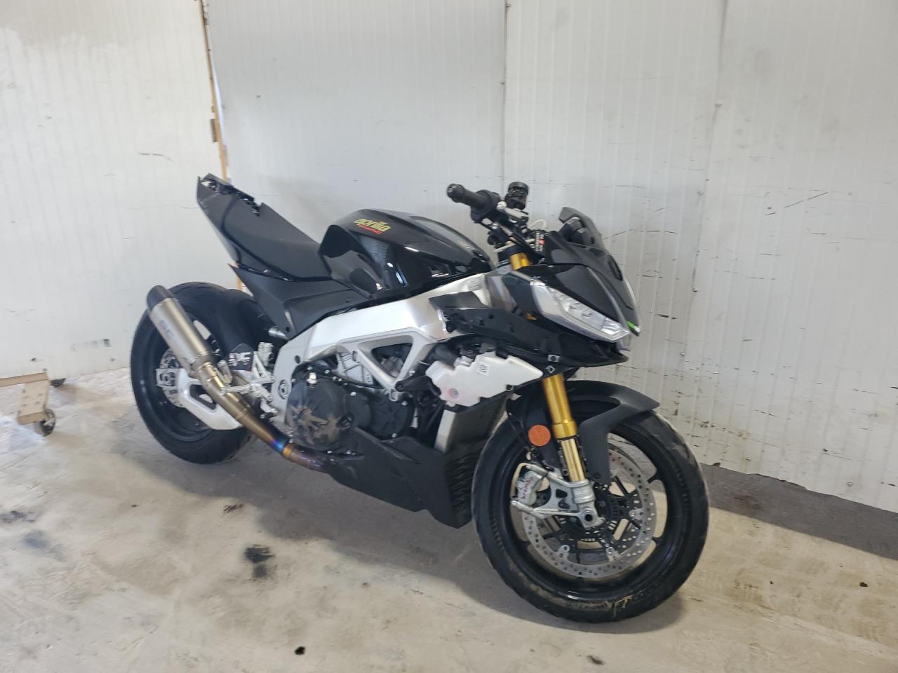 Aprilia tuono v4 factory. Aprilia tuono v4 factory