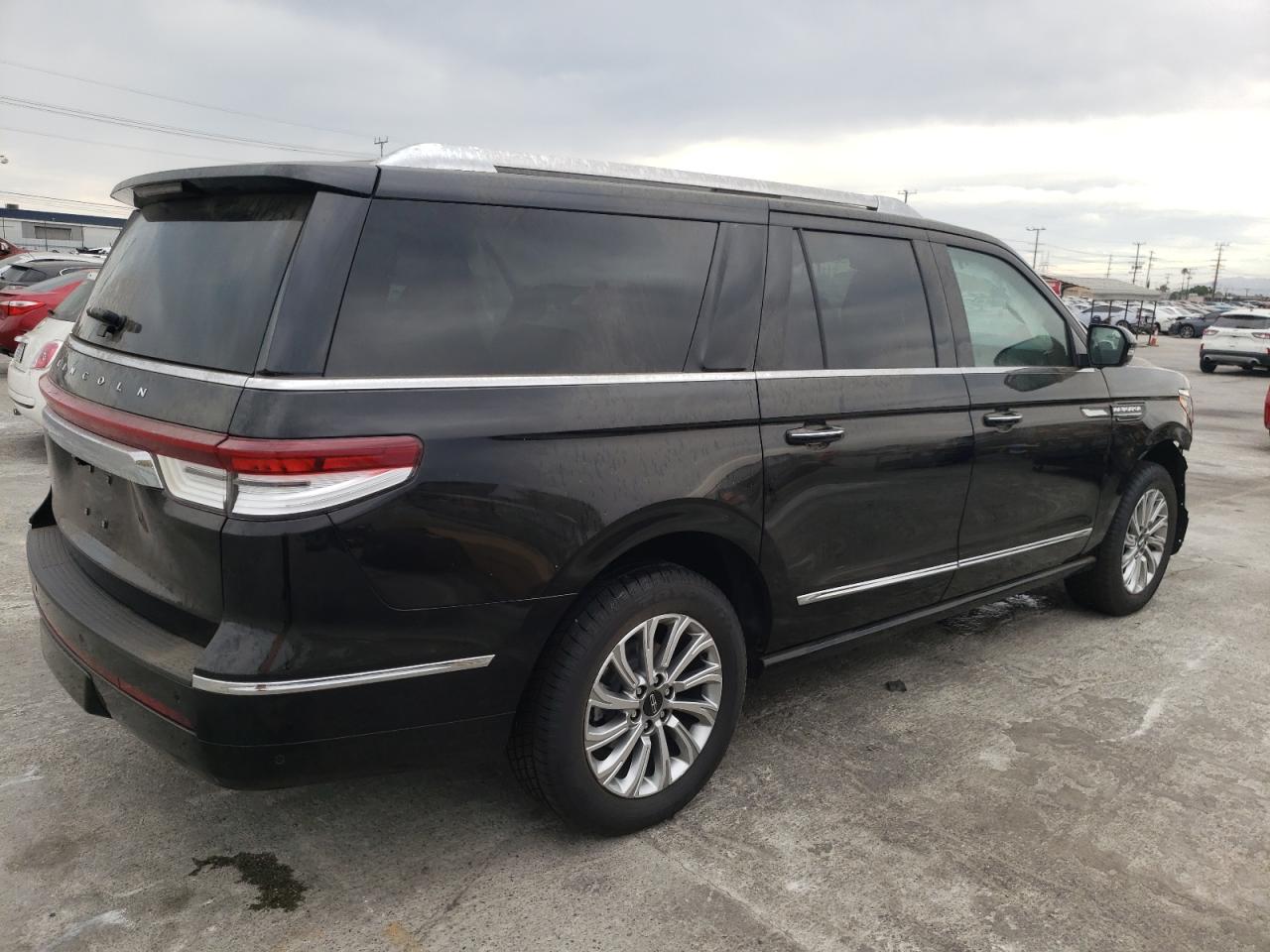 5LMJJ3MT9NEL13848 Lincoln Navigator  3