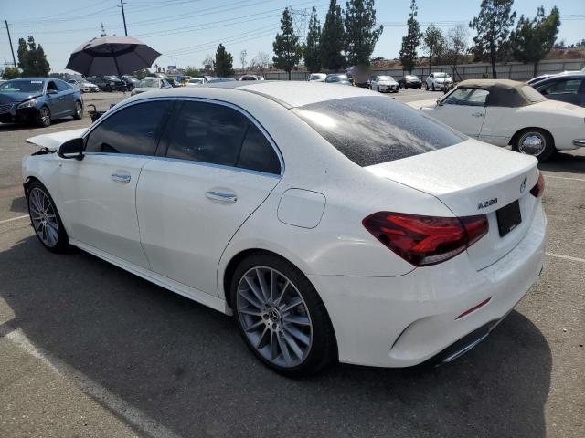 WDD3G4EB2KW025319 Mercedes-Benz A 220