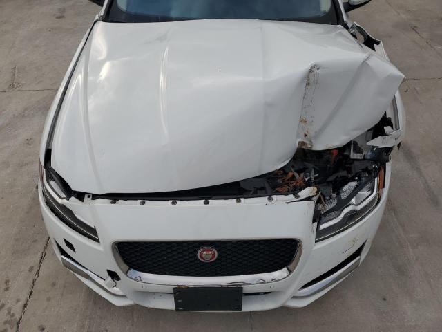 VIN SAJBJ4BV8HCY31084 2017 Jaguar XF, Premium no.11