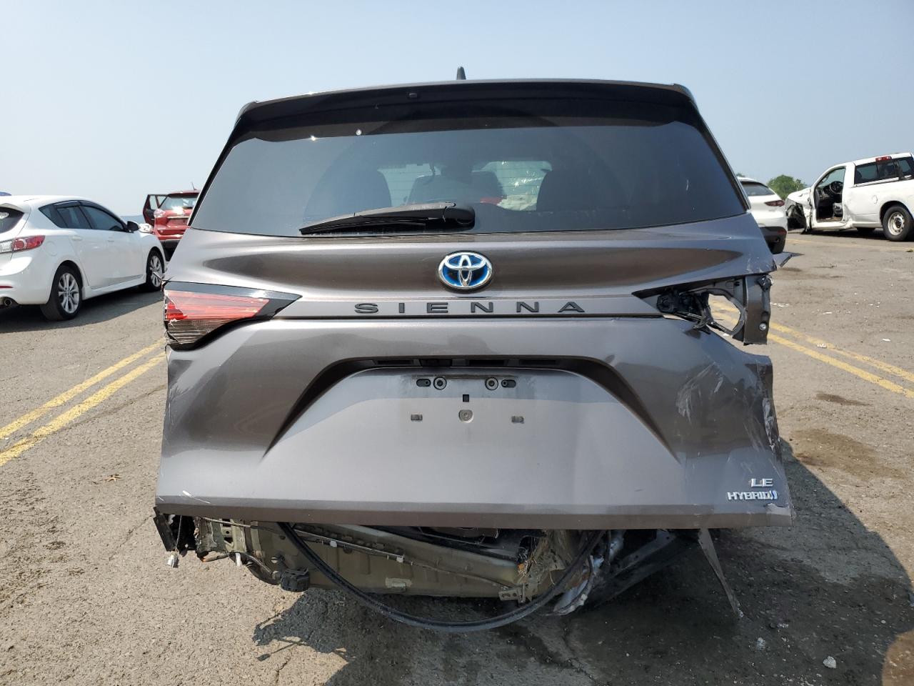 Lot #2989147766 2021 TOYOTA SIENNA LE