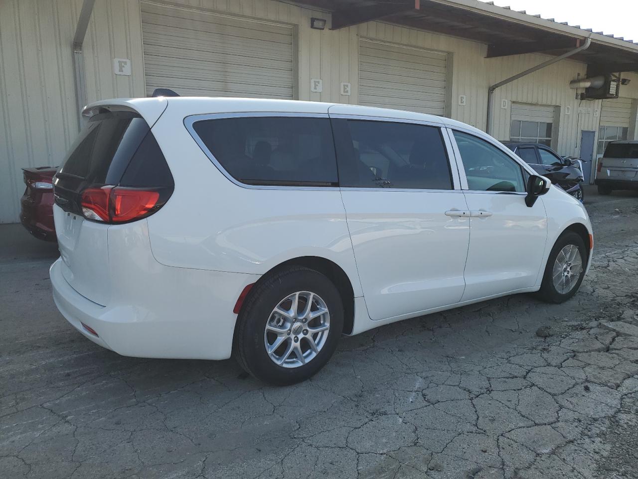 Lot #2957034074 2023 CHRYSLER VOYAGER LX