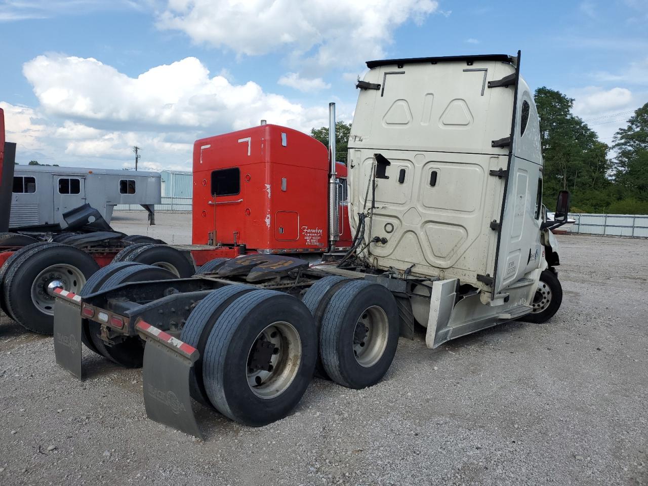 Lot #2905080122 2019 FREIGHTLINER CASCADIA 1