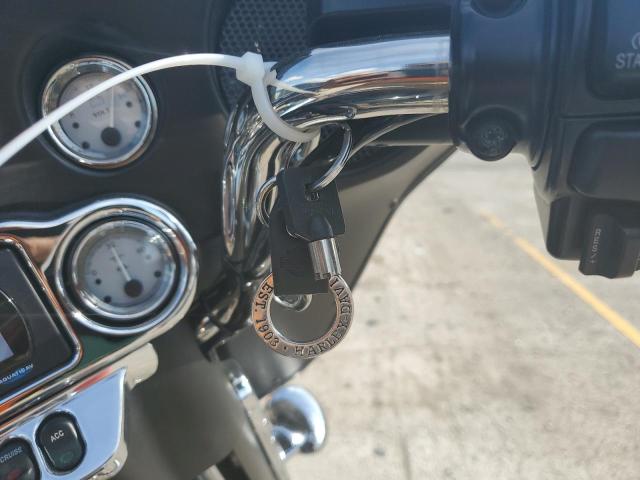 2010 HARLEY-DAVIDSON FLHX - 1HD1KB41XAB616841