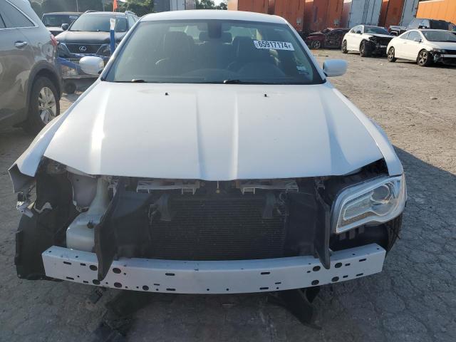 VIN 2C3CCAAG6FH820405 2015 Chrysler 300, Limited no.5