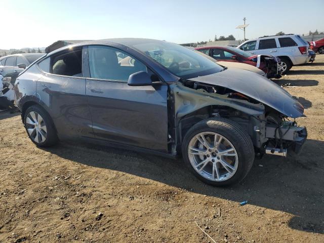 VIN 7SAYGAEE3NF393657 2022 TESLA MODEL Y no.4