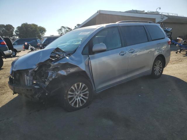 VIN 5TDYK3DC4GS705684 2016 Toyota Sienna, Xle no.1