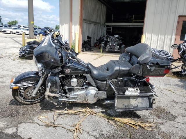 2011 HARLEY-DAVIDSON FLHTCU 1HD1FC417BB655429