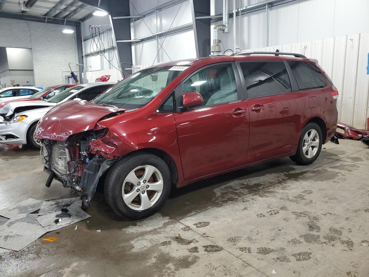 Toyota Sienna 2011 E grade